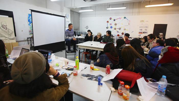 巴黎国立高等美术学院吴建英学长来到国际预科与学生进行交流